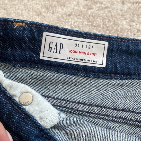 GAP Icon MIDI Skirt - Picture 2 of 4